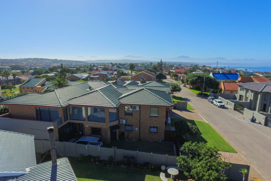 7 Bedroom Property for Sale in Bayview Western Cape